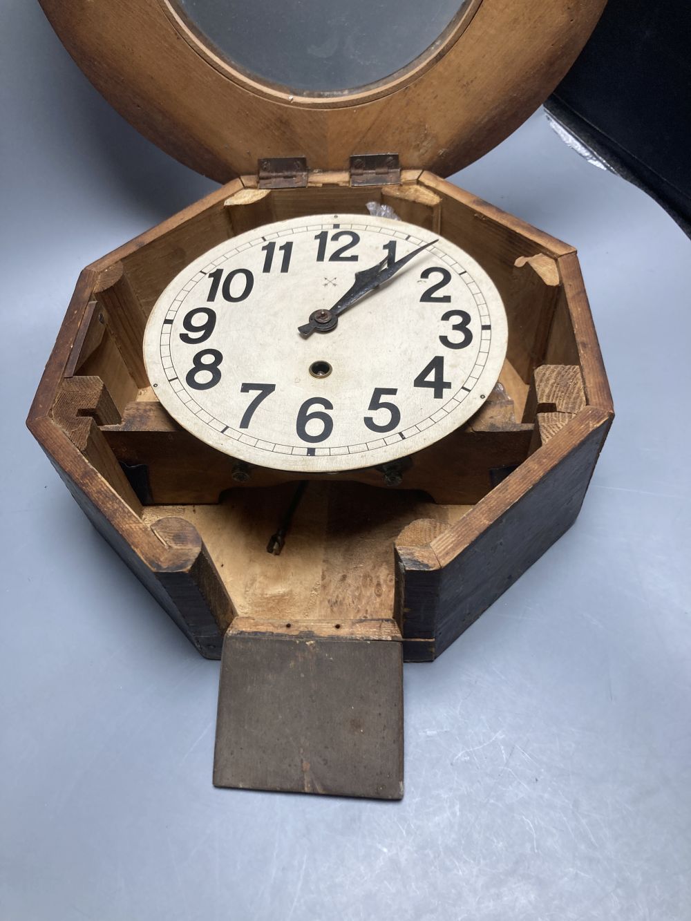 A German oak wall timepiece, diameter 32cm